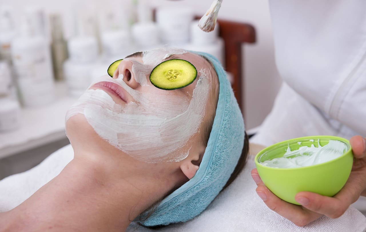 The Ultimate Hyaluronic Acid Cream Guide For Achieving A Dewy, Glowing Complexion